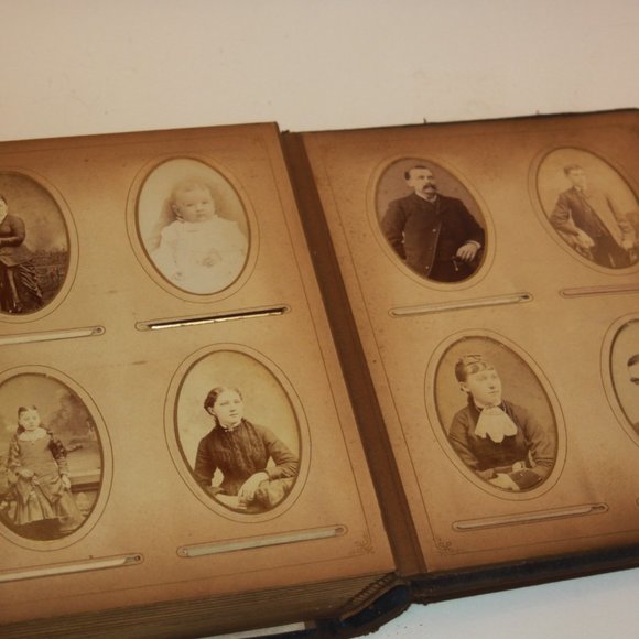 1800s Antique Victorian Velvet Photo Album 30 Cabinet Cards & 16 Photos - Picture 8 of 9